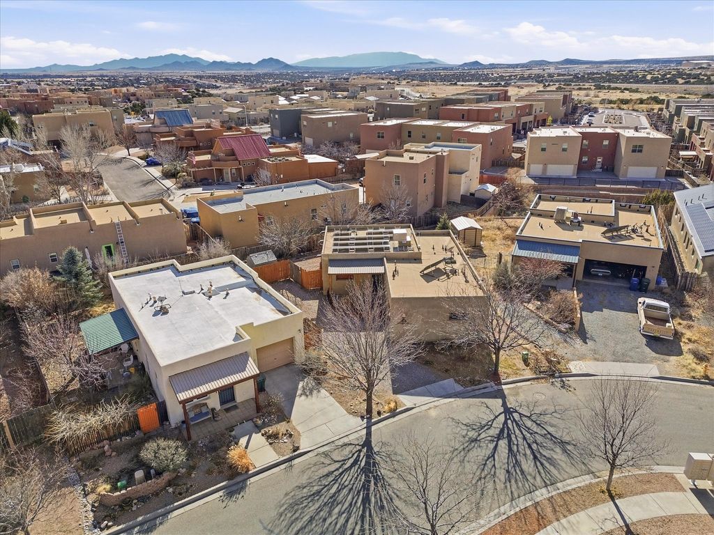 7618 Mesa Del Oro Lane, Santa Fe, NM 87507