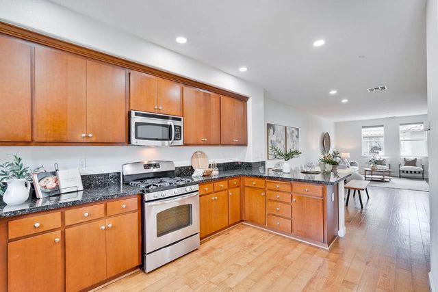 576 San Posadas Terrace, Sunnyvale, CA 94085
