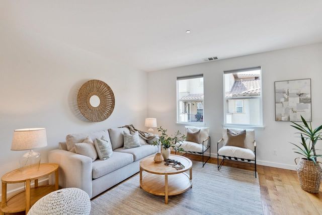 576 San Posadas Terrace, Sunnyvale, CA 94085