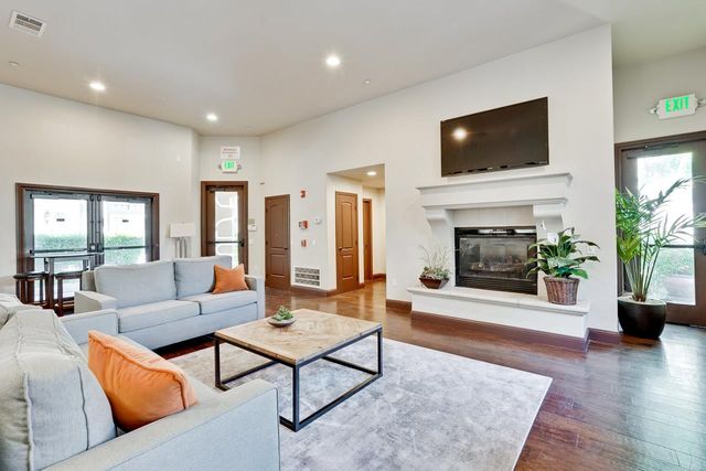 576 San Posadas Terrace, Sunnyvale, CA 94085