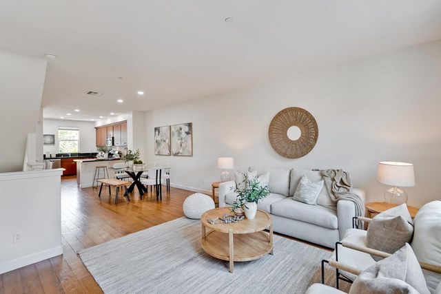 576 San Posadas Terrace, Sunnyvale, CA 94085