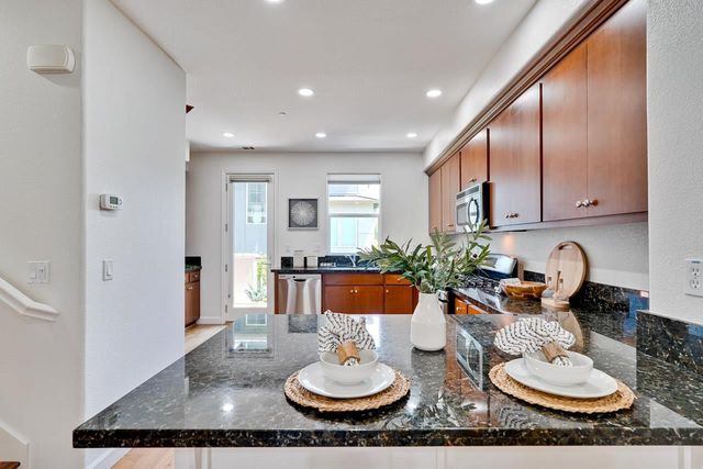 576 San Posadas Terrace, Sunnyvale, CA 94085