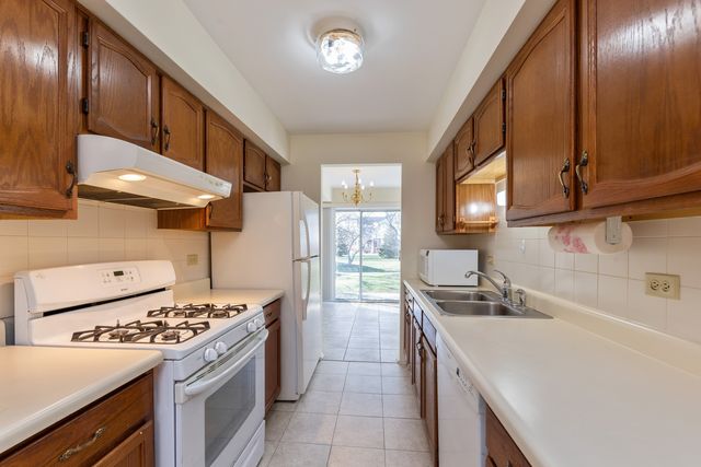 260 E Fabish Drive, Buffalo Grove, IL 60089