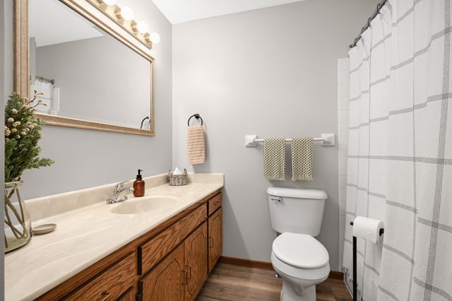 1440 Granada Avenue N, Oakdale, MN 55128