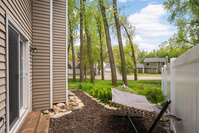 1440 Granada Avenue N, Oakdale, MN 55128