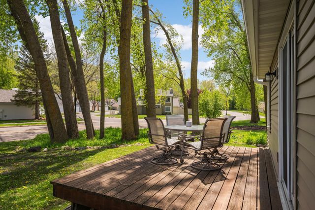 1440 Granada Avenue N, Oakdale, MN 55128