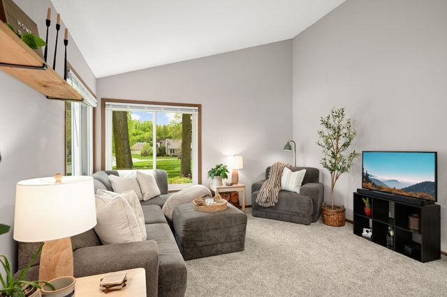 1440 Granada Avenue N, Oakdale, MN 55128