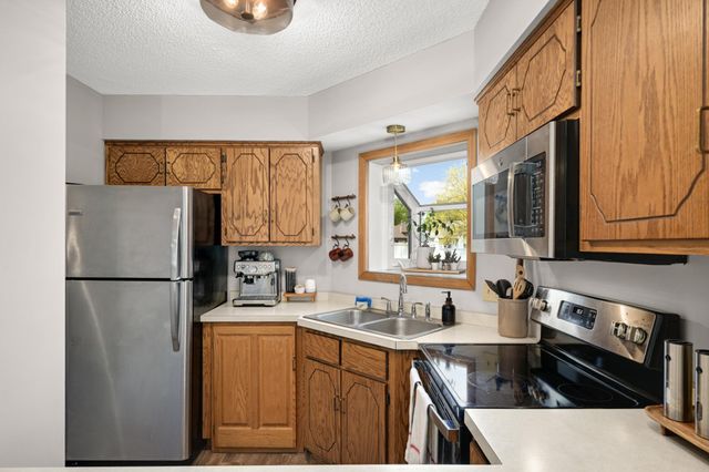 1440 Granada Avenue N, Oakdale, MN 55128