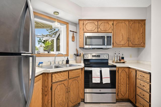 1440 Granada Avenue N, Oakdale, MN 55128