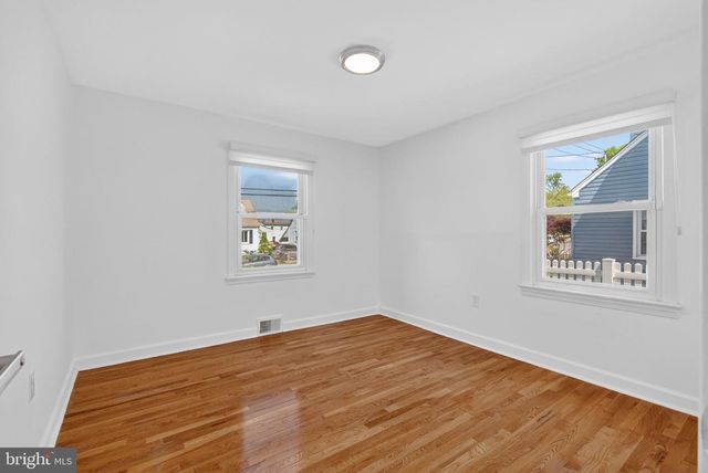 5831 33RD AVE, Hyattsville, MD 20782