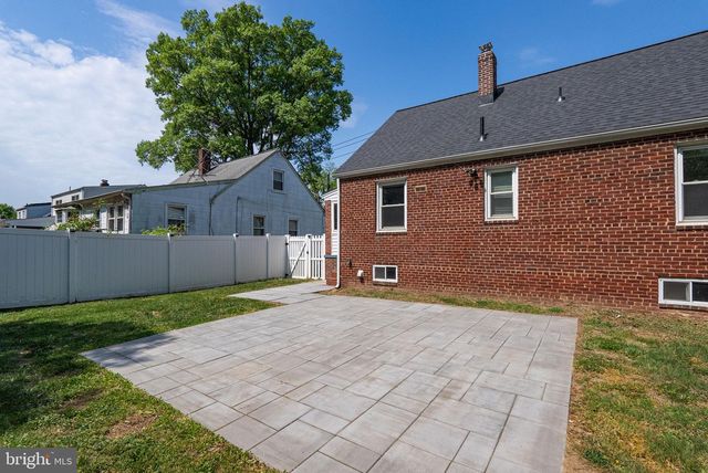 5831 33RD AVE, Hyattsville, MD 20782