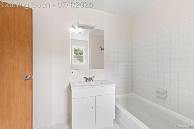 551 Nebraska Avenue, Pontiac, MI 48341