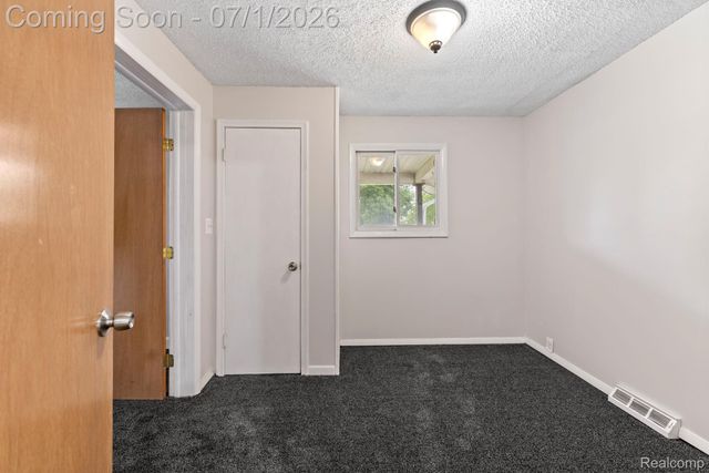 551 Nebraska Avenue, Pontiac, MI 48341