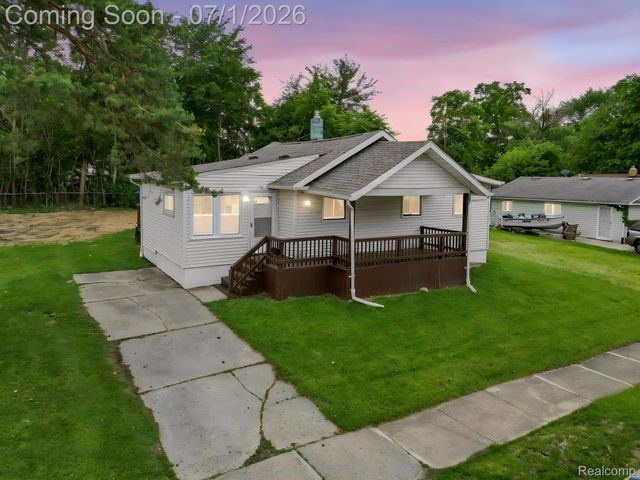 551 Nebraska Avenue, Pontiac, MI 48341