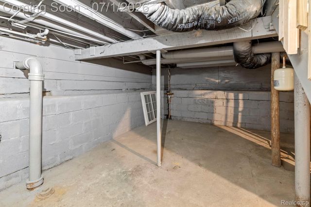 551 Nebraska Avenue, Pontiac, MI 48341