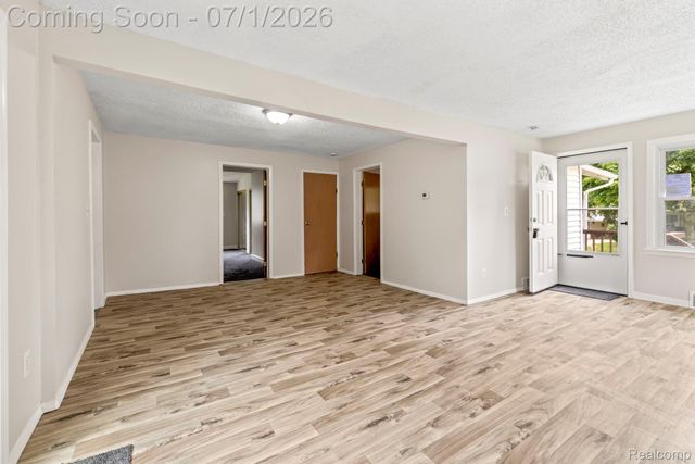 551 Nebraska Avenue, Pontiac, MI 48341