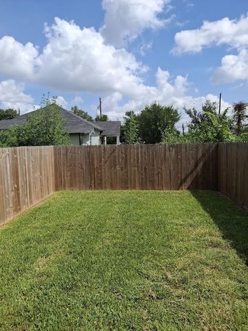 7851 Hanna Street B, Houston, TX 77028