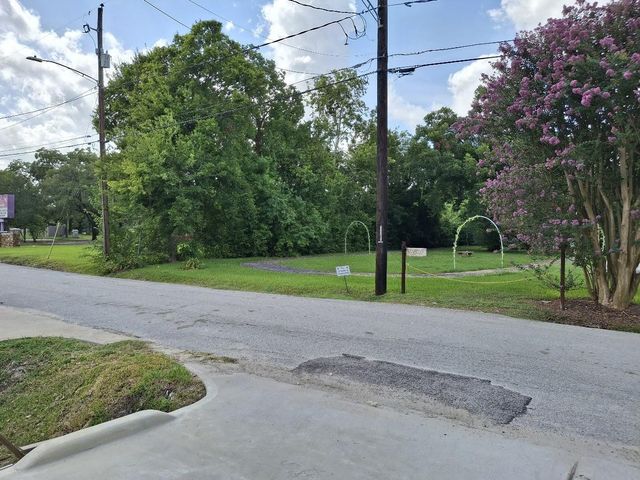 7851 Hanna Street B, Houston, TX 77028