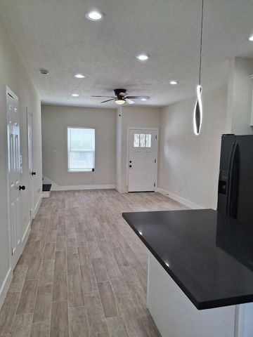 7851 Hanna Street B, Houston, TX 77028