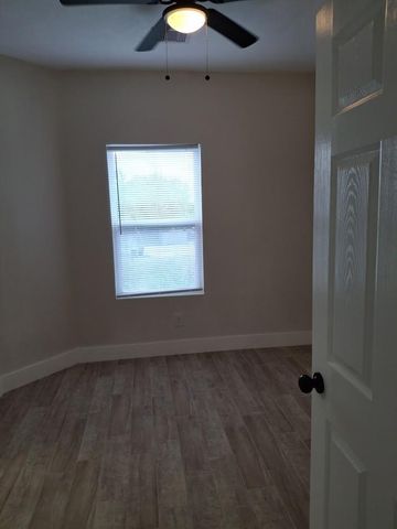 7851 Hanna Street B, Houston, TX 77028