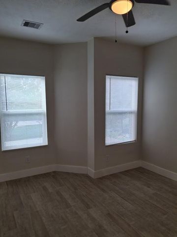 7851 Hanna Street B, Houston, TX 77028