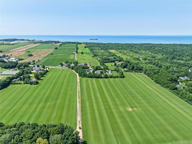 Sound Avenue, Aquebogue, NY 11931