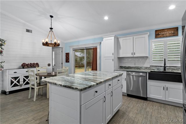 11108 W Thoreau Place, Crystal River, FL 34428