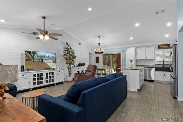 11108 W Thoreau Place, Crystal River, FL 34428