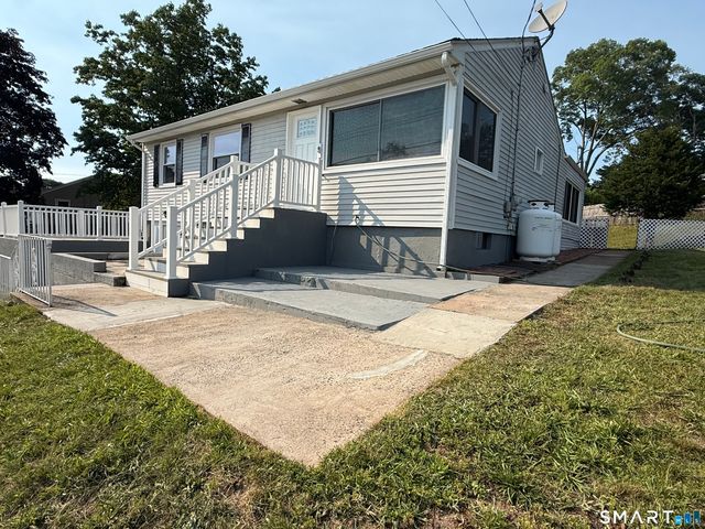17 Navarro Road, East Haven, CT 06512