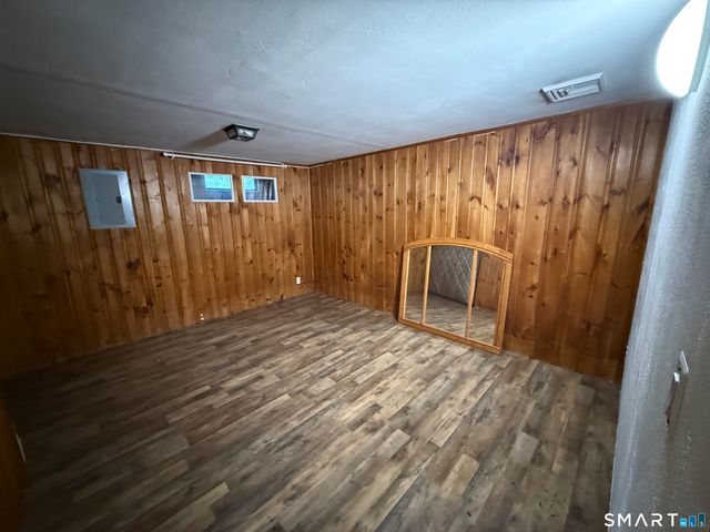 17 Navarro Road, East Haven, CT 06512