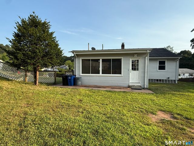 17 Navarro Road, East Haven, CT 06512