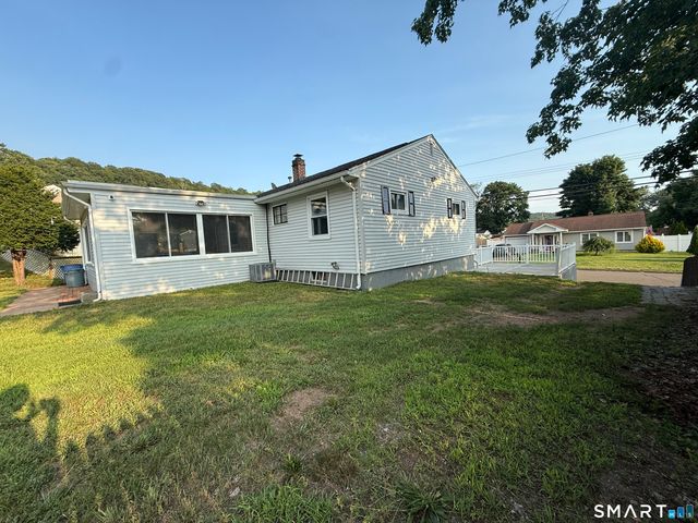 17 Navarro Road, East Haven, CT 06512