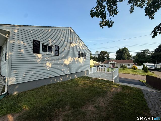17 Navarro Road, East Haven, CT 06512