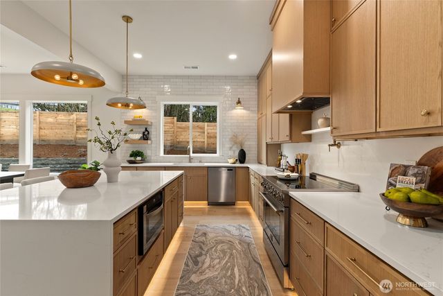 1305 Maine Court, Milton, WA 98354