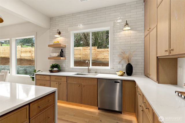 1305 Maine Court, Milton, WA 98354