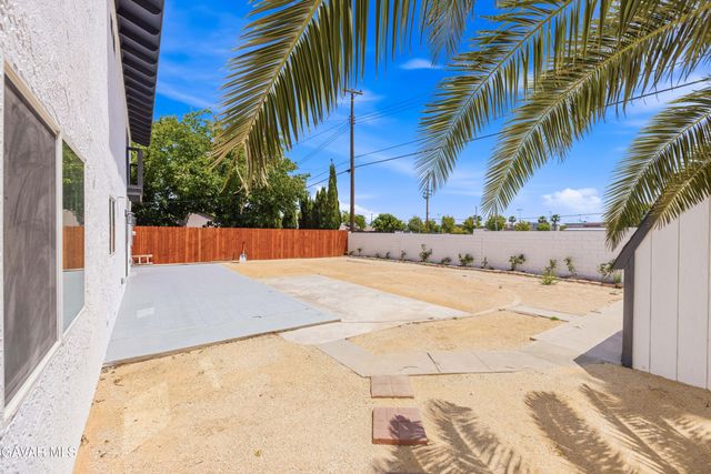 39176 11th Street, Palmdale, CA 93551