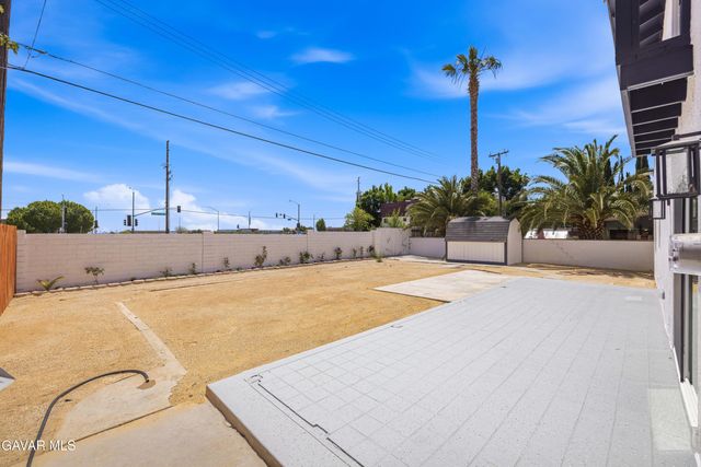 39176 11th Street, Palmdale, CA 93551
