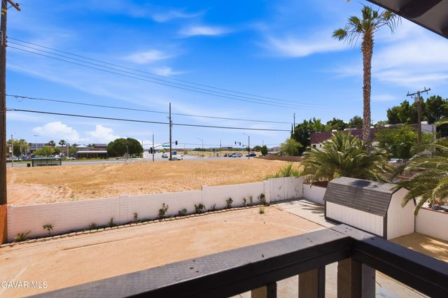 39176 11th Street, Palmdale, CA 93551