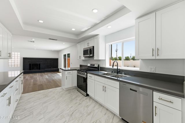 39176 11th Street, Palmdale, CA 93551