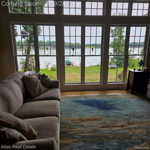 4015 Minnetonka Drive, Fenton Charter Township, MI 48451