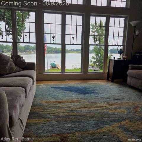4015 Minnetonka Drive, Fenton Charter Township, MI 48451