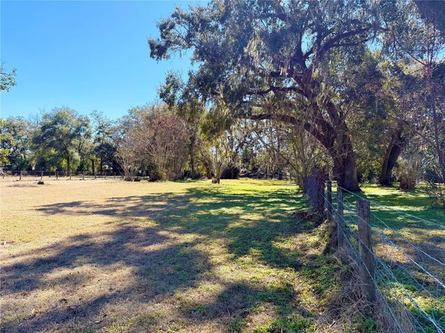 2039 SW STATE ROAD 26, Trenton, FL 32693