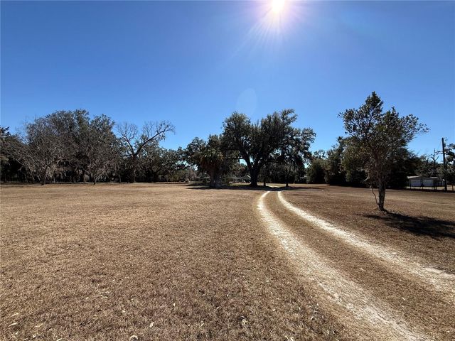 2039 SW STATE ROAD 26, Trenton, FL 32693