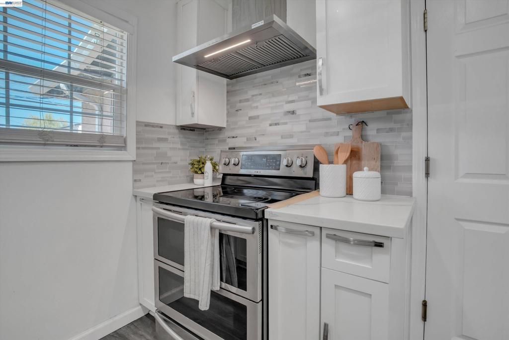 Image 10 of property listing at 26338 Hickory Ave, Hayward, CA 94544