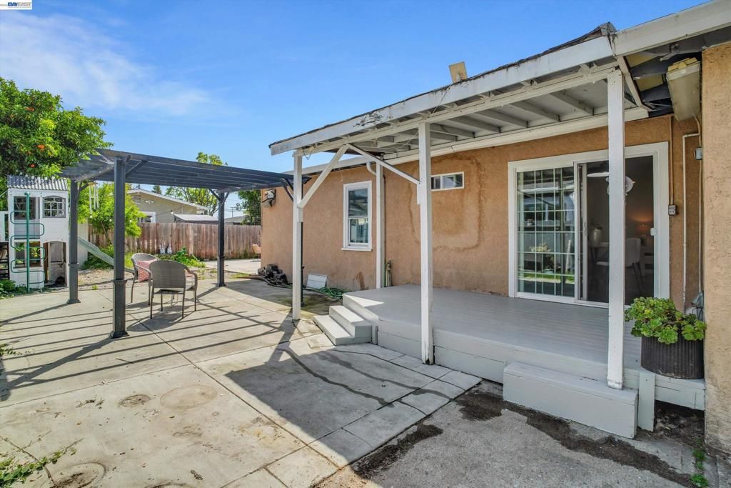 Image 24 of property listing at 26338 Hickory Ave, Hayward, CA 94544