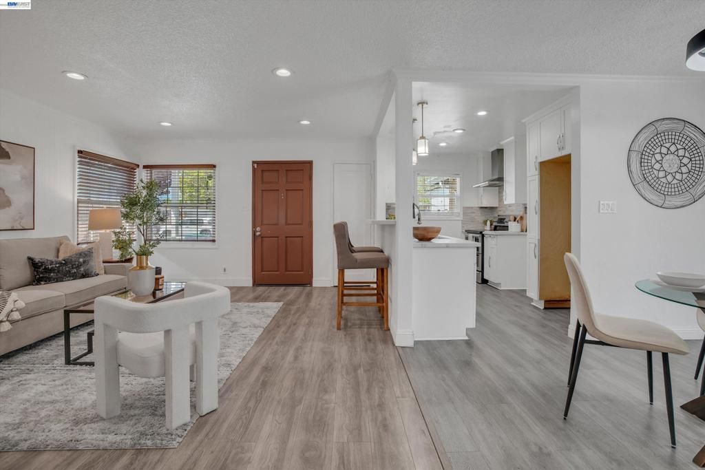 Image 3 of property listing at 26338 Hickory Ave, Hayward, CA 94544