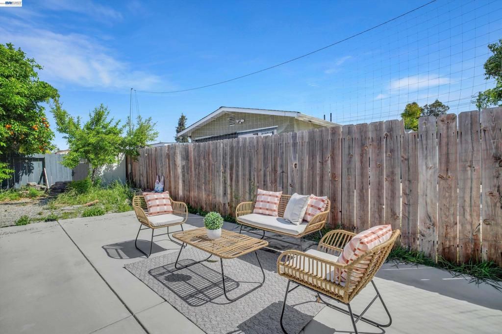 Image 30 of property listing at 26338 Hickory Ave, Hayward, CA 94544