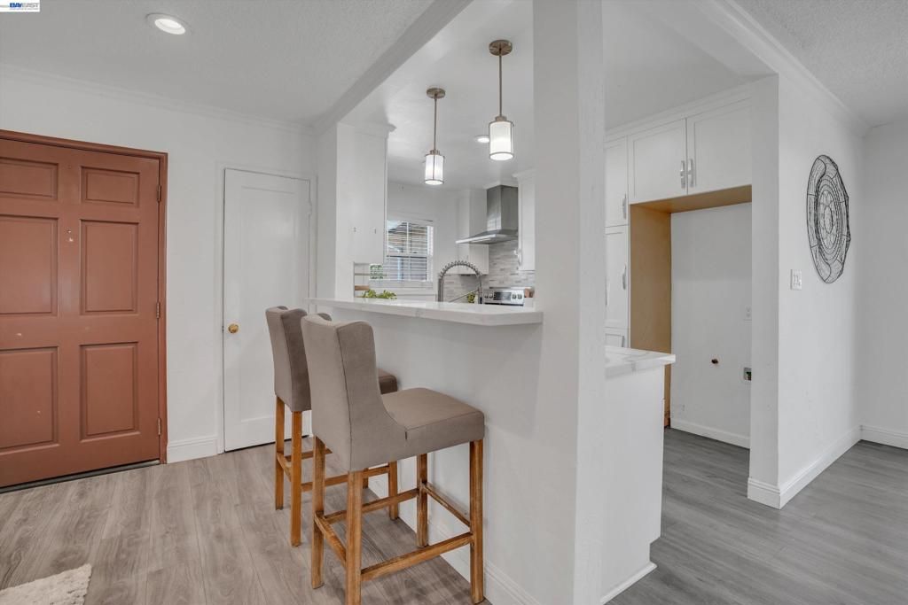 Image 5 of property listing at 26338 Hickory Ave, Hayward, CA 94544