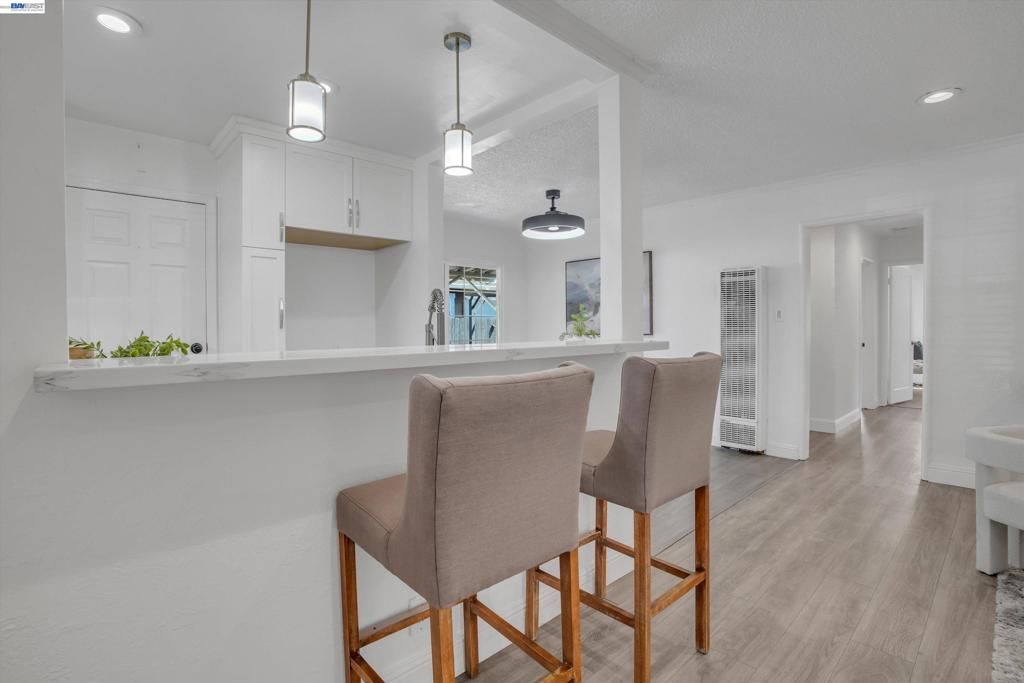 Image 6 of property listing at 26338 Hickory Ave, Hayward, CA 94544