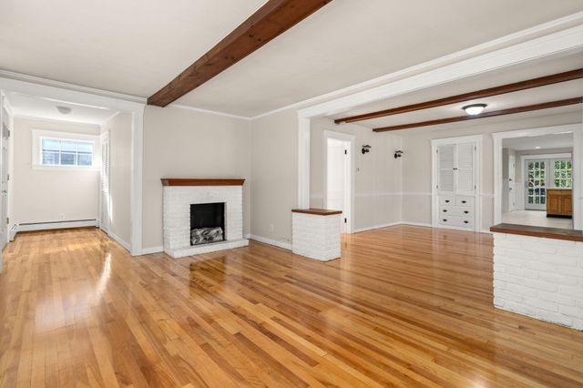 132 May St, Worcester, MA 01602